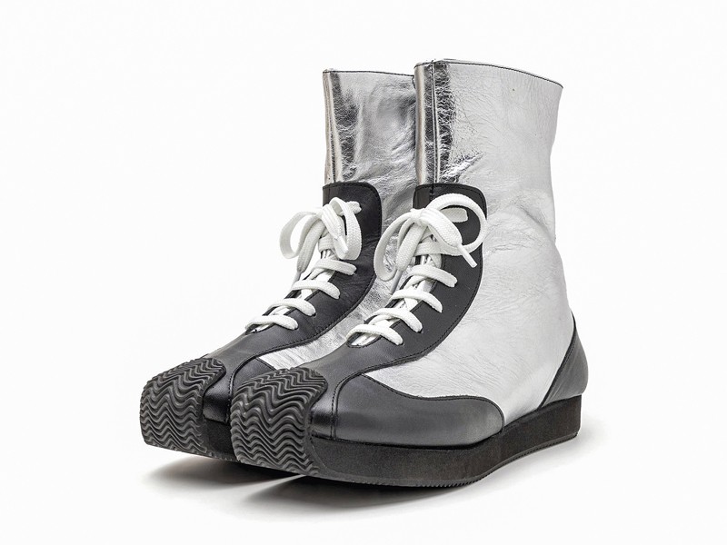 Urban boxing boots with tall shafts and statement lacing