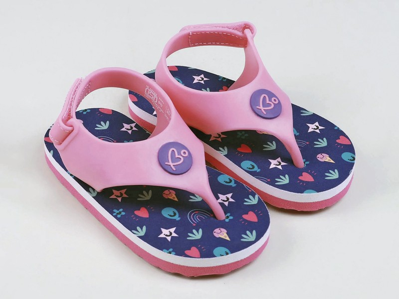 SANDALIAS NIÑO NIÑA TENDENCIA CALZADO MARROQUINERIA BOLSOS CARTERAS PRIMAVERA VERANO 2026 SERMA 158 19779319b.jpg Sandalias infantiles alternan punteras abiertas y semicerradas
