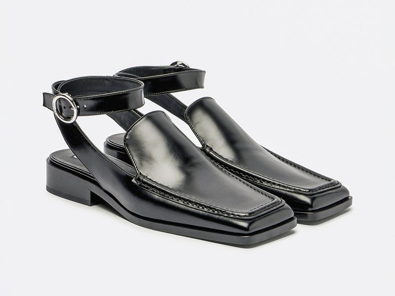 Slingback femeninos afinan puntas, brillo y talones