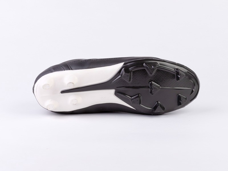 KIOSHI ingresa al mercado de botines de fútbol