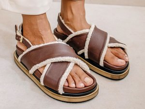 CALZADO-ZAPATO-MUJER-ANATOMICAS-MODA-FOOTWEAR-SHOES-WOMAN-FASHION-SERMA-marshmallow-brown-sandals-alohas2.jpg