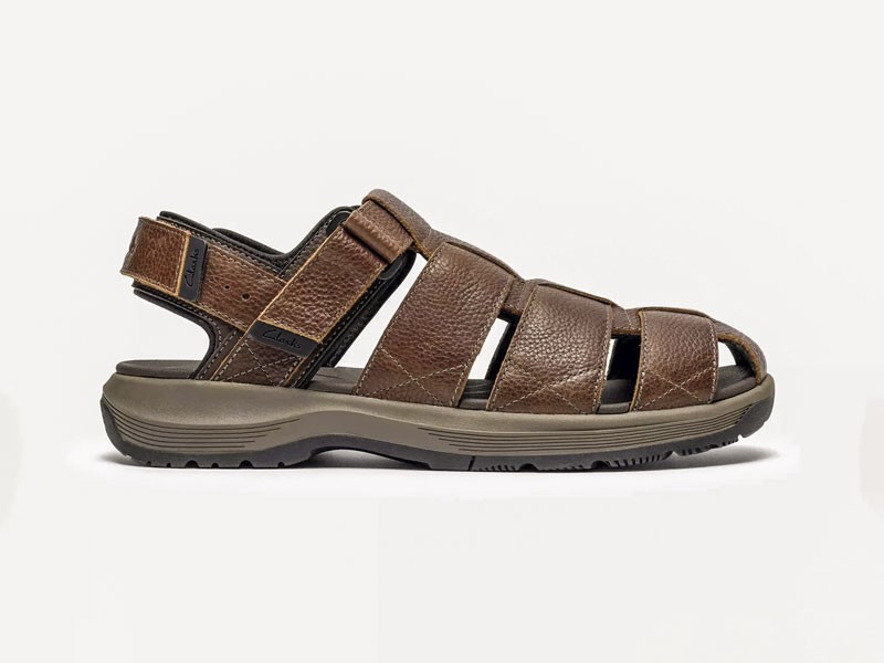 Men’s sandals combine straps, openwork and substantial soles