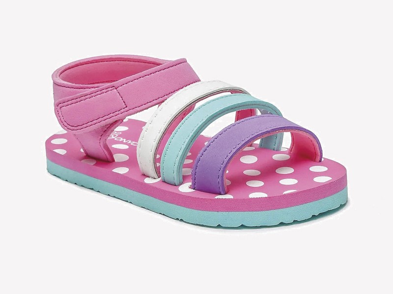 SANDALIAS NIÑO NIÑA TENDENCIA CALZADO MARROQUINERIA BOLSOS CARTERAS PRIMAVERA VERANO 2026 SERMA 158 19895636c.jpg Sandalias infantiles alternan punteras abiertas y semicerradas