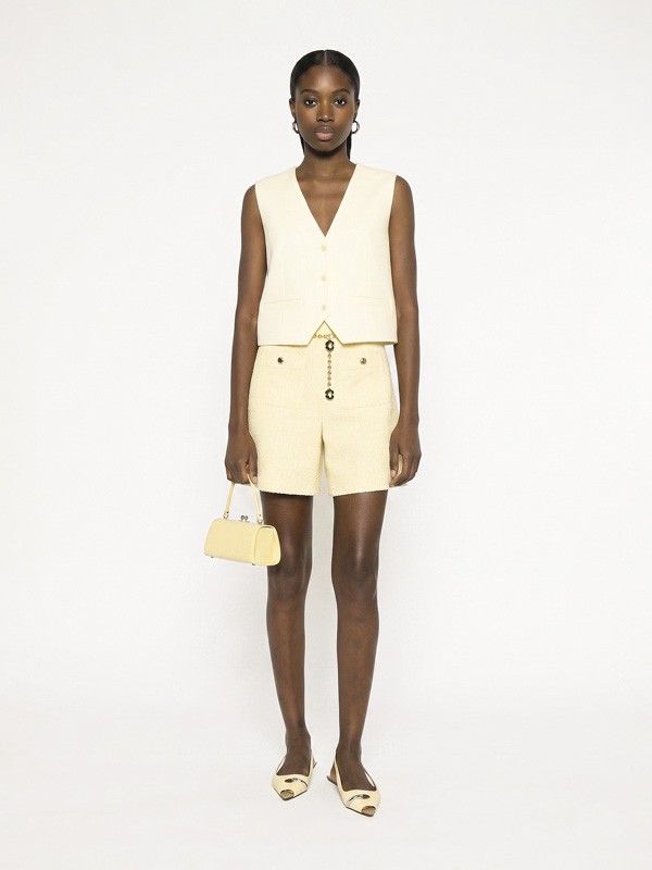 Pale Banana suaviza calzados, bolsos y hebillas