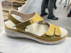 CALZADO-ZAPATO-MUJER-SANDALIAS-BAJAS-FOOTWEAR-SHOES-WOMAN-SANDALS-SERMA-IMG_2277.jpg