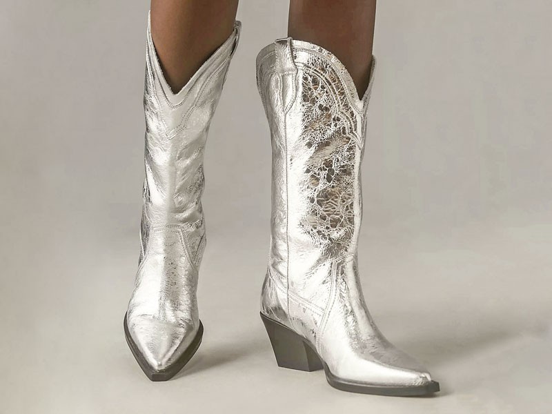 Cowboy boots / booties