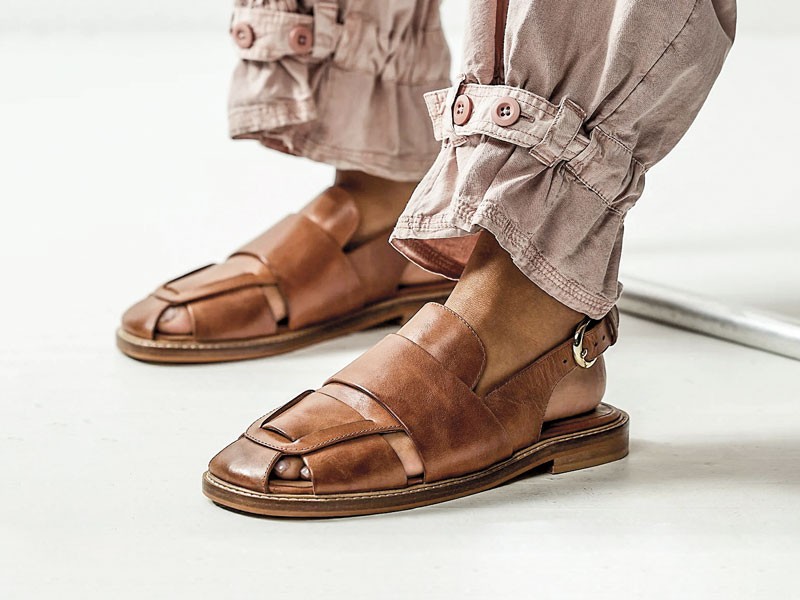 Flat sandals: New proposals