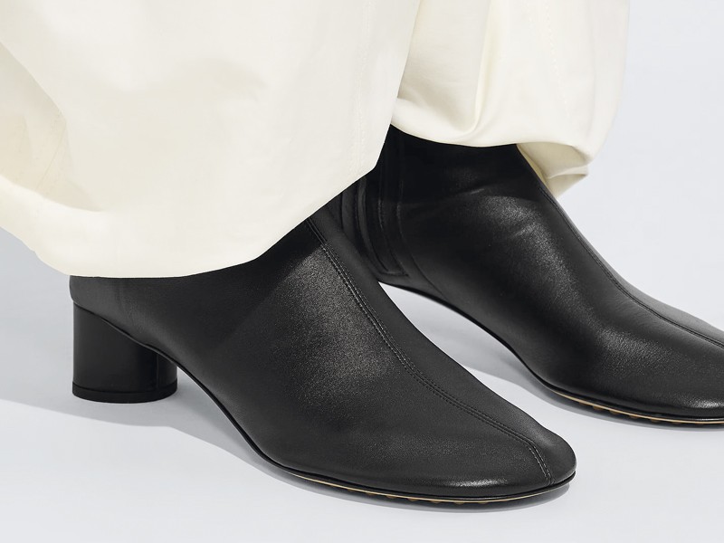 BOTAS GUANTE - GLOVE BOOTS - TENDENCIA CALZADO MARROQUINERIA BOLSOS CARTERAS OTOÑO INVIERNO 2026FOTO-6.-876249V6IX01000_B.jpg WINTER TREND. What are glove boots?