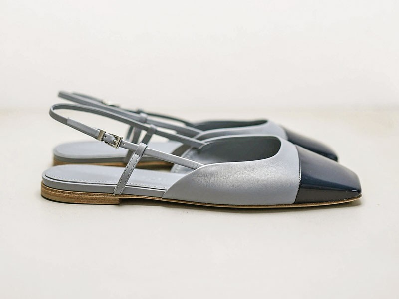 Low slingback shoes