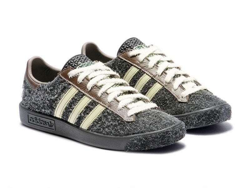 Classic sneakers: retro futsal