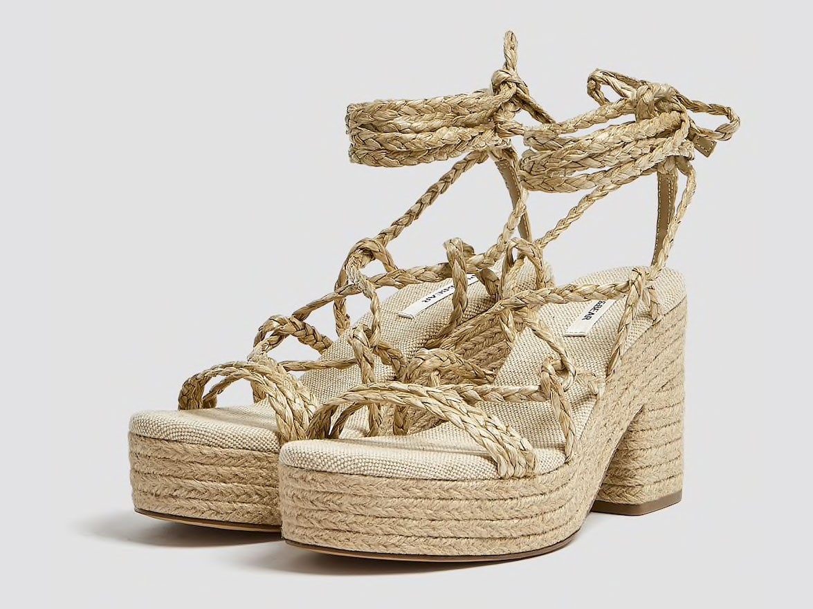 They are trend: ROPES for handmade sandals. LOOK AT THE PHOTOS