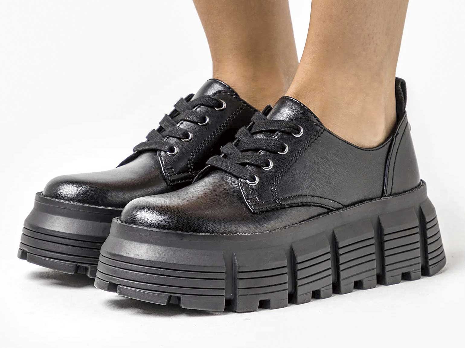 Zapatos bajos acordonados 