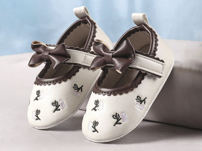 BOTAS BOTINETAS NIÑO NIÑA INFANTES TENDENCIAS OTOÑO INVIENRO 2026 SERMA 156 21448131a.jpg Kids shoes with bows, mary janes, and urban loafers