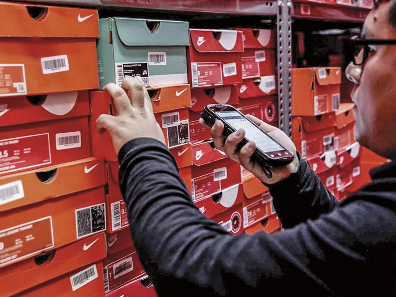 Comerciantes dan cuenta que por la baja demanda, hay una significativa acumulación de mercadería.