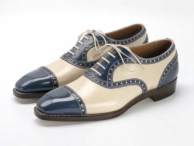 Lace-up dress shoes 
