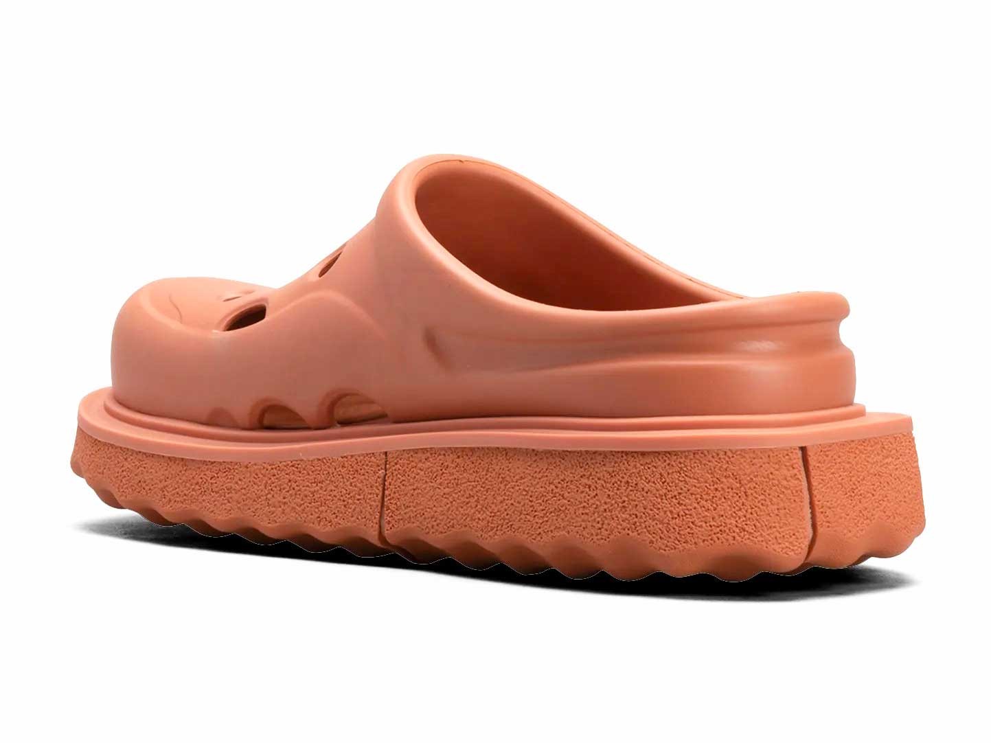 The new OFF WHITE injected clogs are a hit