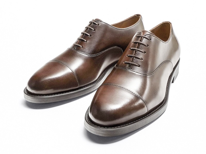 Lace-up dress shoes 