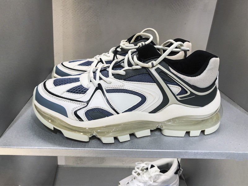 Chunky sneakers