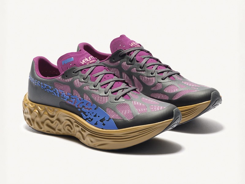 Sneakers deportivas activan mallas, suelas y color técnico