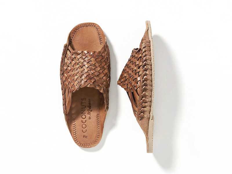 Flat slides / sandals: Ethnic-inspired craftsmanship