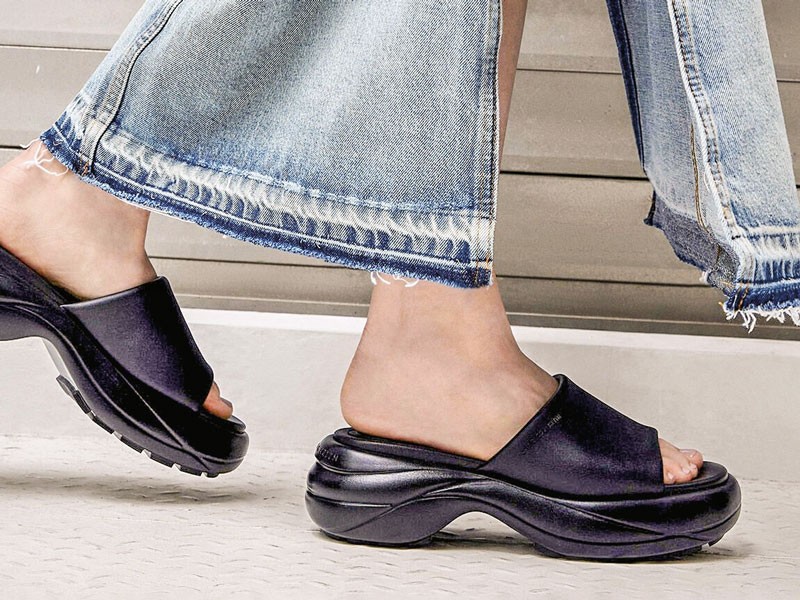 Injected clogs