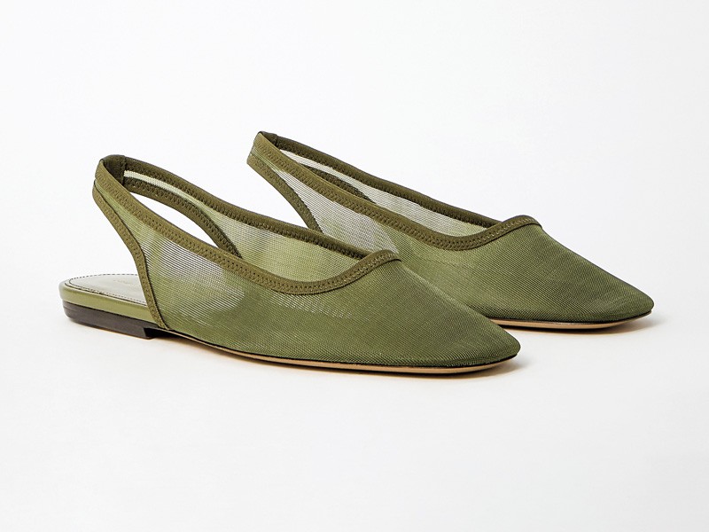 MATERIALES MESH MUJER CALZADO TENDENCIA PRIMAVERA VERNAO 2026 2027 SERMA 157dvn0260023_grn_01.jpg Mesh materials lighten women’s flats with transparency