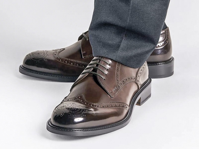 Lace-up dress shoes