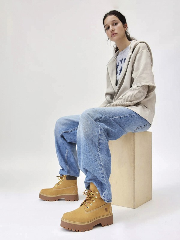 Botas workwear con suela track y costuras visibles