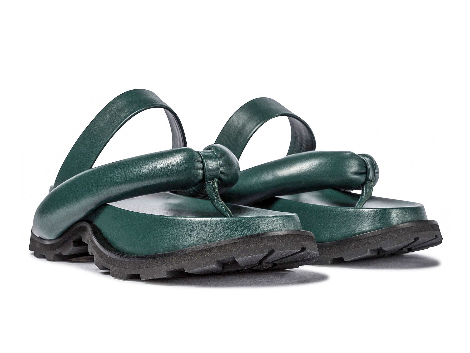 SUMMER 2021·22 ADVANCES: Flip flops or slippers opt for tubular straps