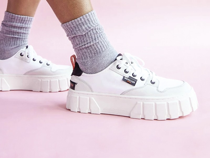 Sneakers  clásicas: Con detalles que prolongan su vigencia