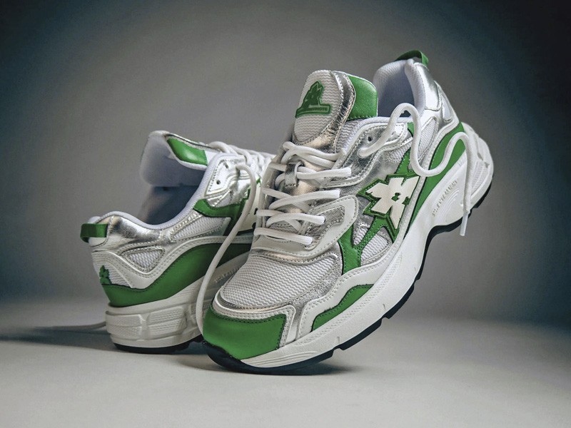 SNEAKERS CHUNKY HOMBRE TENDENCIA CALZADO TEMPORADA OTOÑO INVIERNO 2027 SERMA 159 flower-instincts-RUNNER_COR-V_GREEN_PULSE_95e89f42-a353-4c82-b897-20db50a26b1c.jpg Las sneakers chunky masculinas suman volumen y color