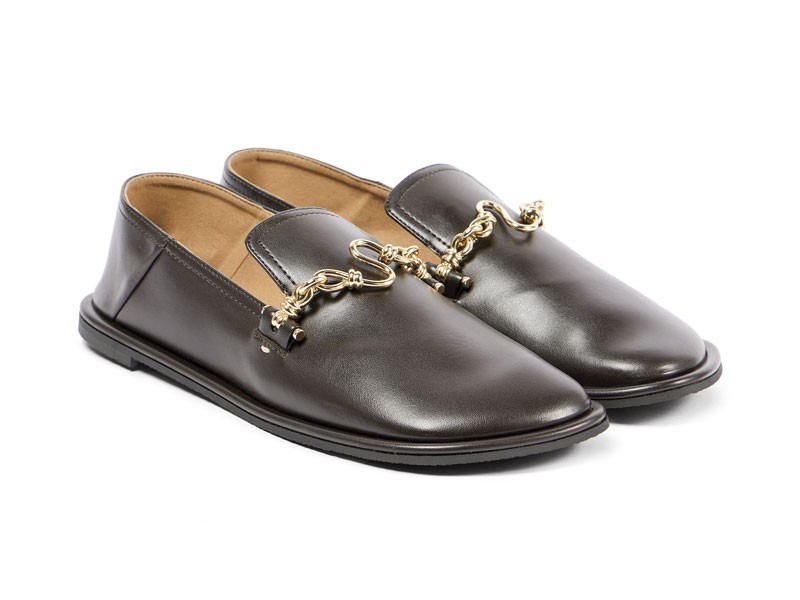 Flat shoes
