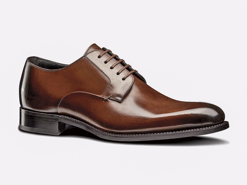 Lace-up dress shoes 