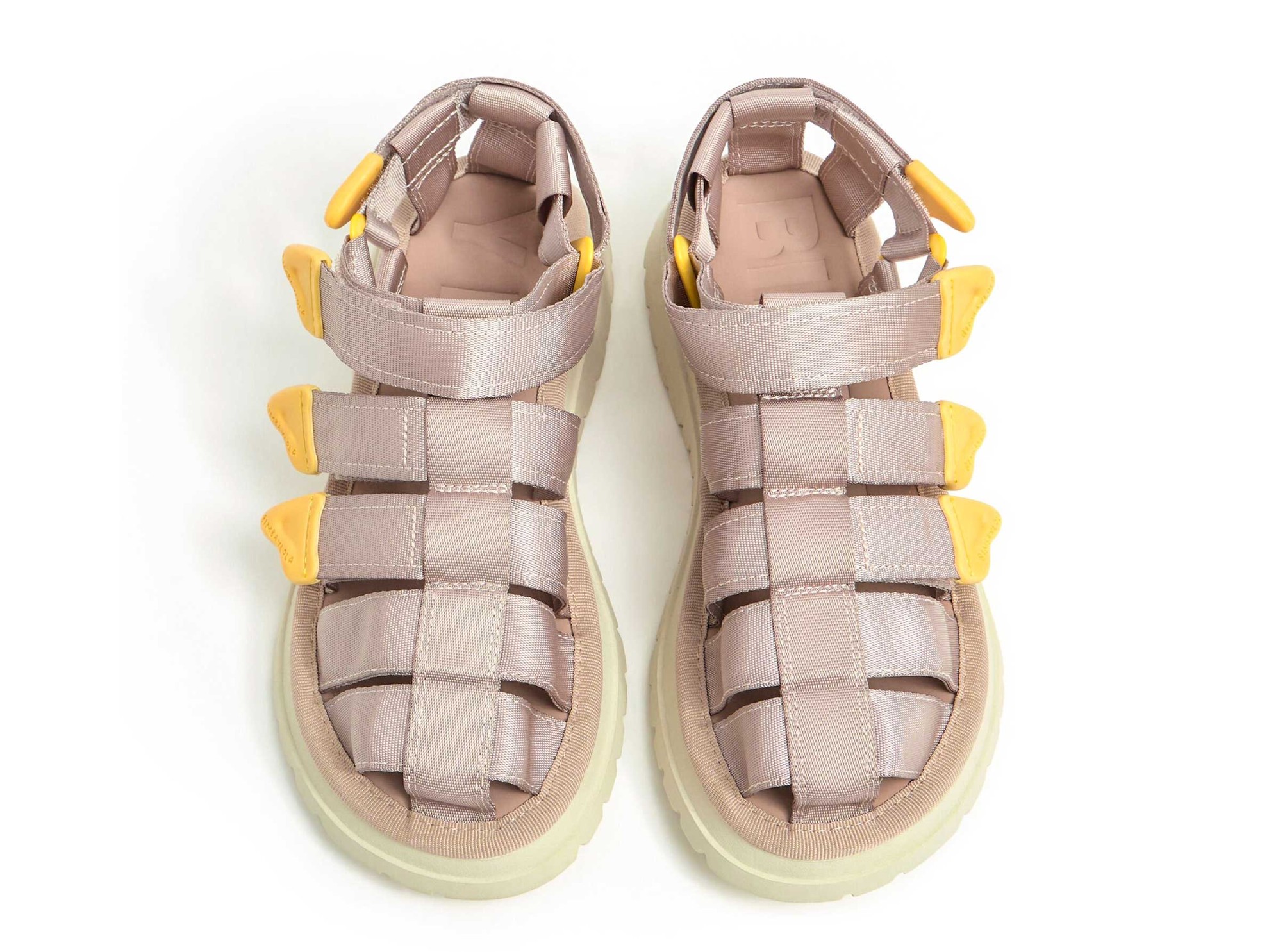Las cangrejeras o franciscanas, ¿serán las sandalias favoritas del verano?