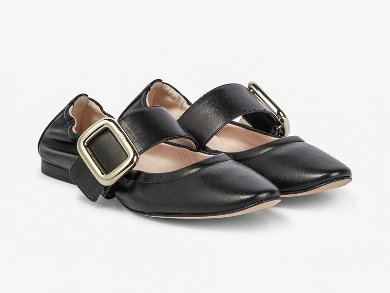 Low shoes with XL hardware on buckles and straps