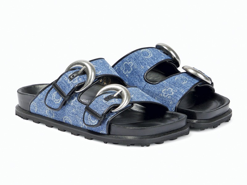 Flat sandals 