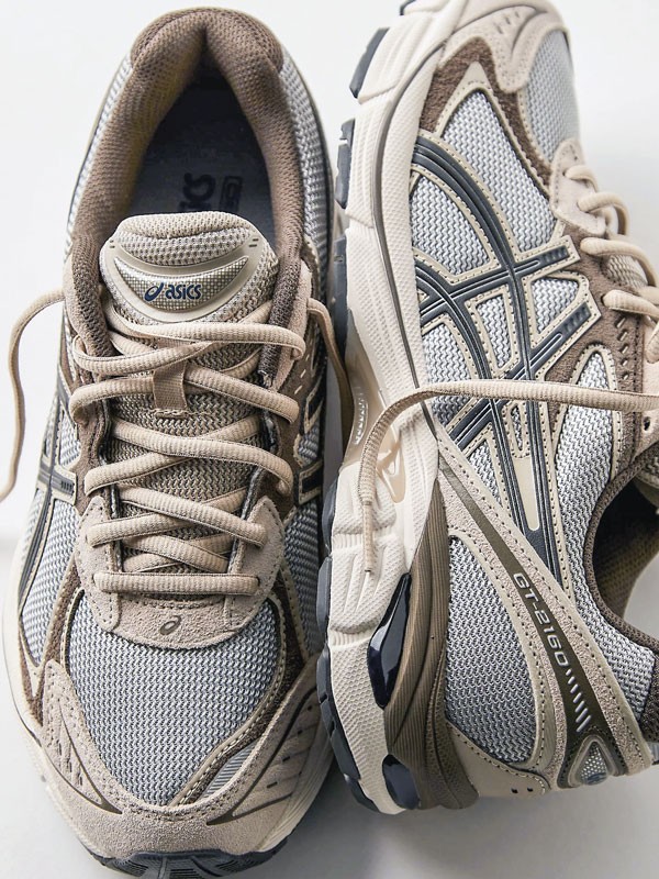 Urban sneakers combine mesh, laces and mixed soles