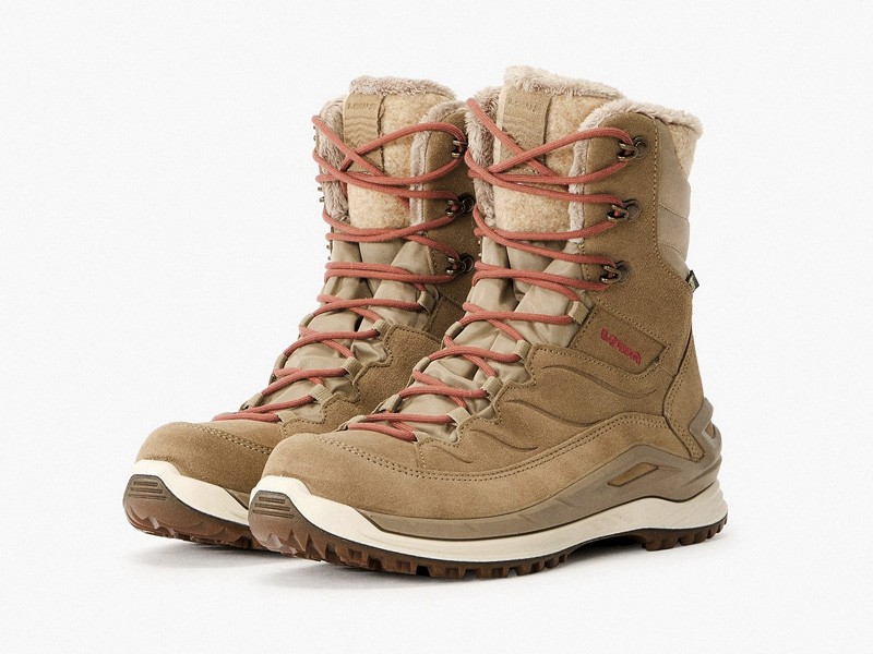 Outdoor boots with trekking DNA for the city