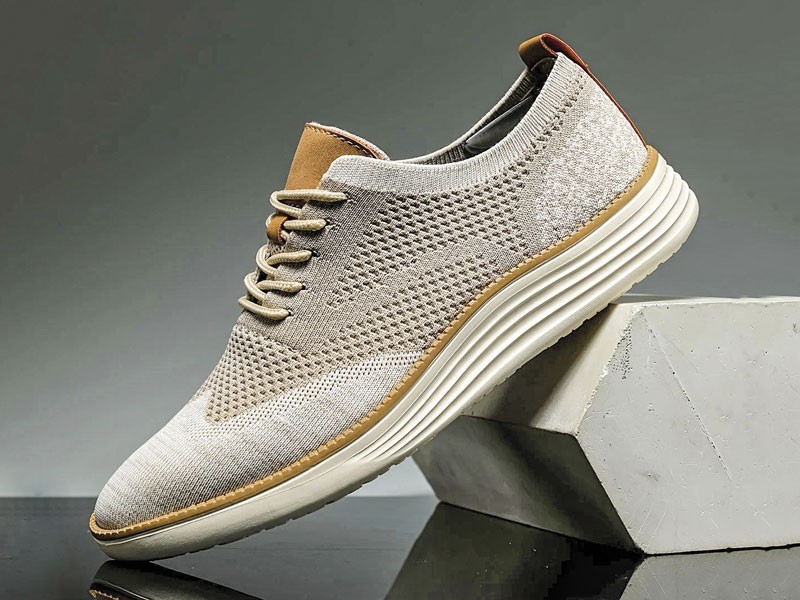 Lace-up casual shoes