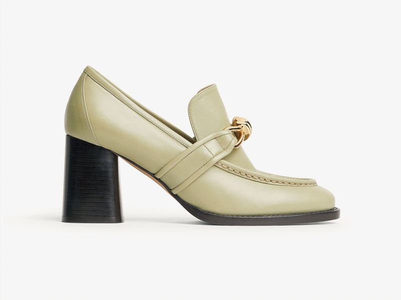 High shoes combine pointed toes, textures and heels