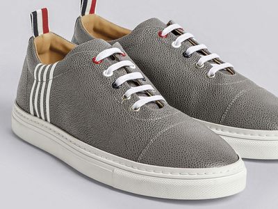 thom-browne-contrast-4-bar-emboss-trainer_13252471_15911268_1920.jpg