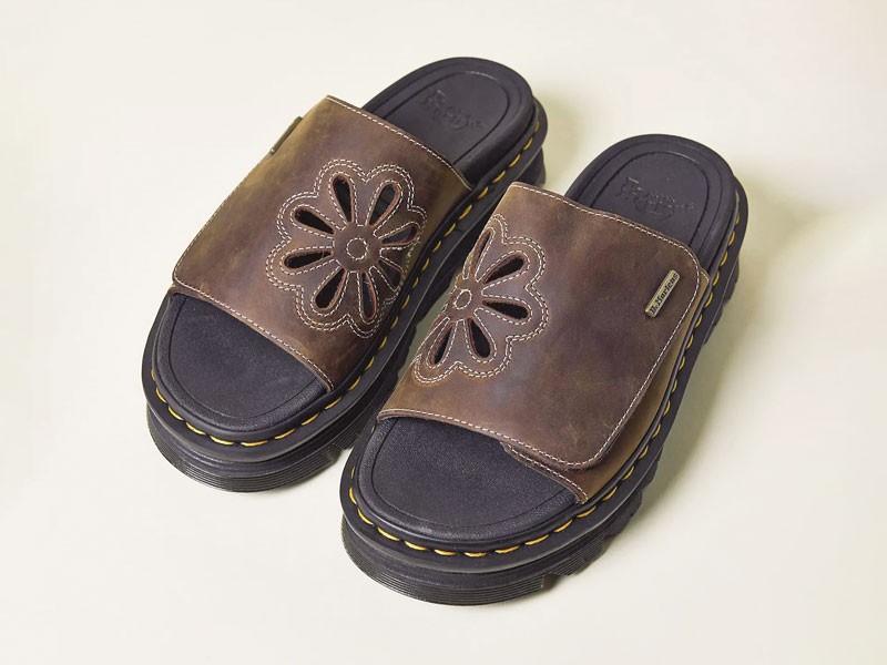 CHANCLAS FAJAS CALZADO MUJER ARTESANAL SANDALIA TENDENCIA PRIMAVERA VERNAO 2026 2027 SERMA167103213781_020_b2.jpg Women’s clogs highlight studs, textures and block bases