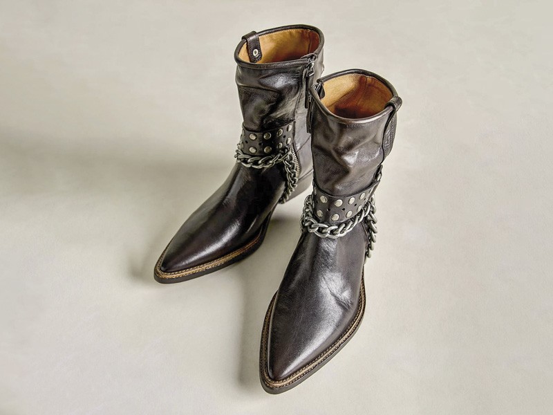 Urban boots and ankle boots with hardware and aged leather