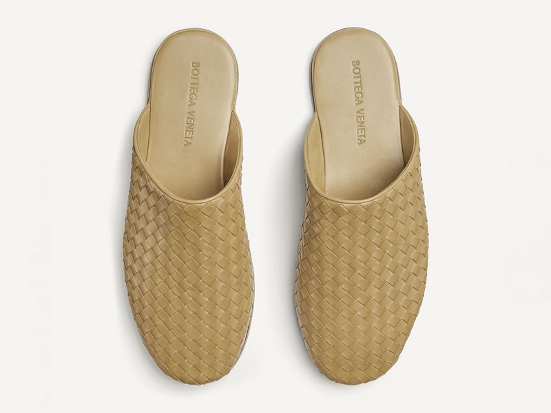 Men’s mules reshape backless footwear through broader fronts