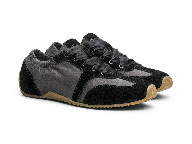 Sneakers urbanas en verde oliva con gamuza y suelas gum