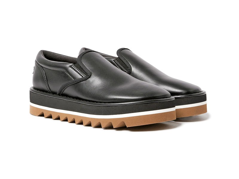 Flat shoes