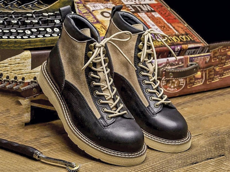Lace-up casual booties