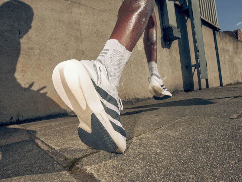 Latest release from ADIDAS: The super lightweight sneaker weighs only 138 grams