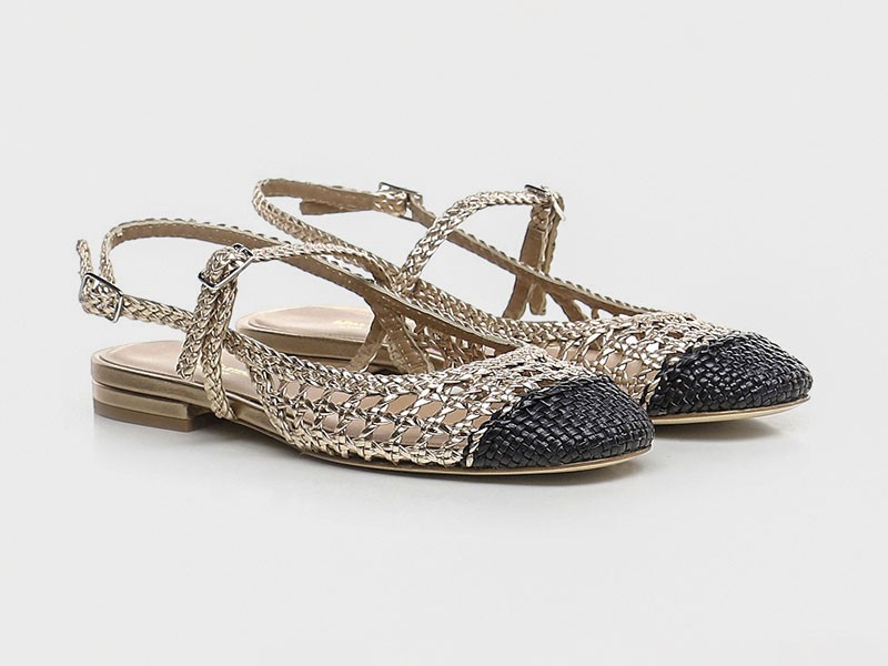Slingbacks tramados destacan puntas finas y tiras posteriores