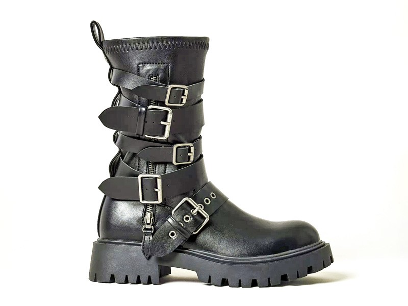 Botas biker con correas, hebillas y suela track